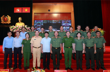 Thắt chặt hơn nữa quan hệ hợp tác giữa Bộ Công an Việt Nam và Bộ Công an Lào