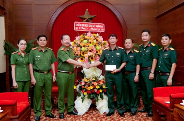 Trường Đại học CSND chúc mừng Bộ tư lệnh quân khu 7 nhân kỷ niệm 79 năm ngày Thành lập QĐND Việt Nam